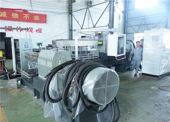 الصين 600kg / hr اثنان مرحلة باثق لنظام تحبيب PVC مع نظام الكريات المزود